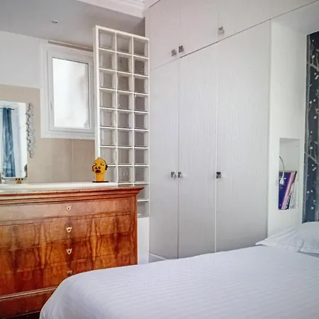 Brainresidence Close To Arc De Triomphe * Paříž